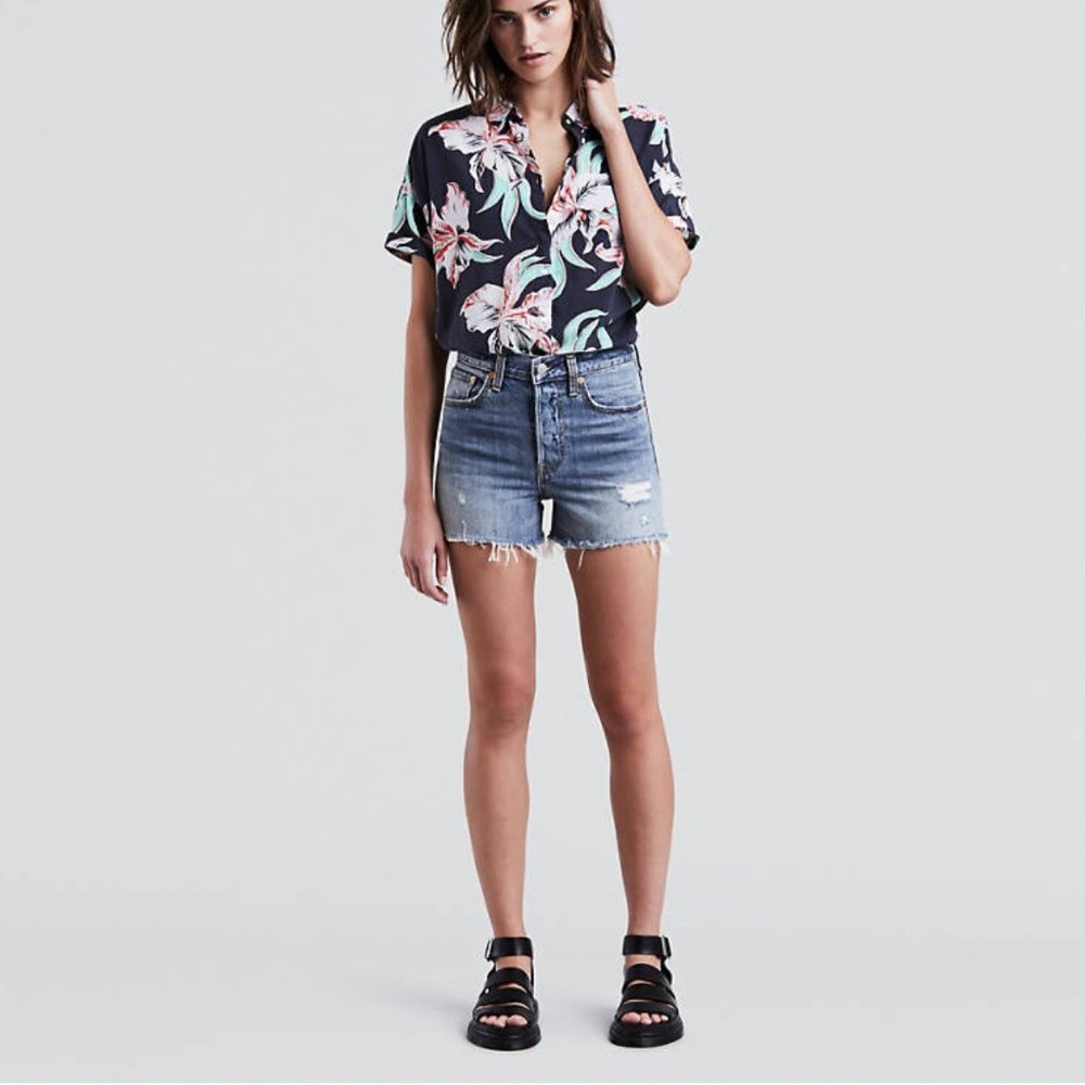 Levi's Premium Wedgie Jean Shorts in Blue Your Mind Size 26